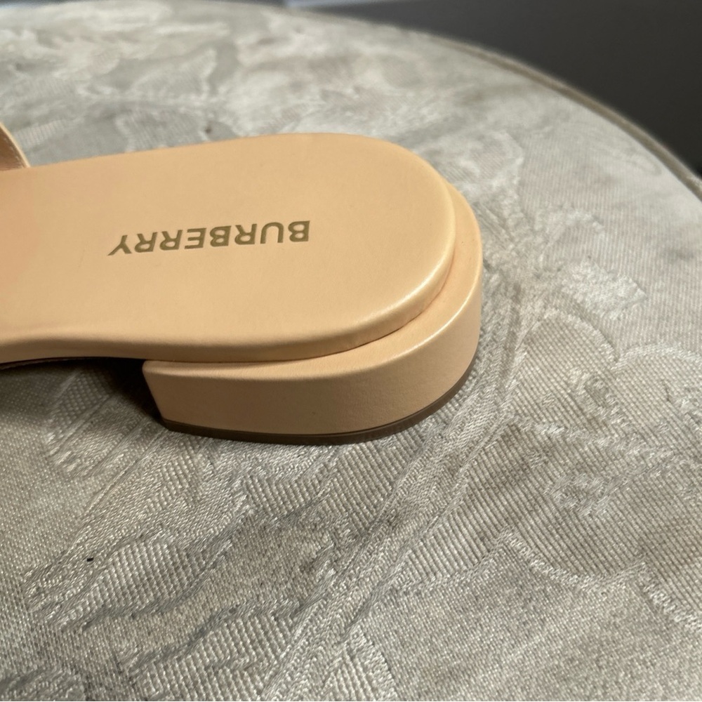 New Burberry women’s Beige leather Lattice Slides Sz 40/10 made in Italy - Picture 15 of 16